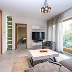 Wishlist Residences - Karlin Free Parking *
