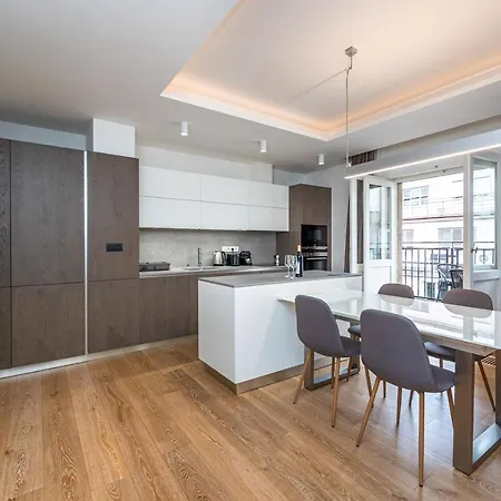 Wishlist Residences - Karlin Free Parking Apartment