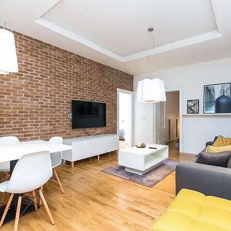 Modern Apartment In The Heart Of The Old Town