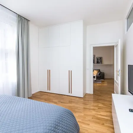 Wishlist Residences - Karlin Free Parking Apartment