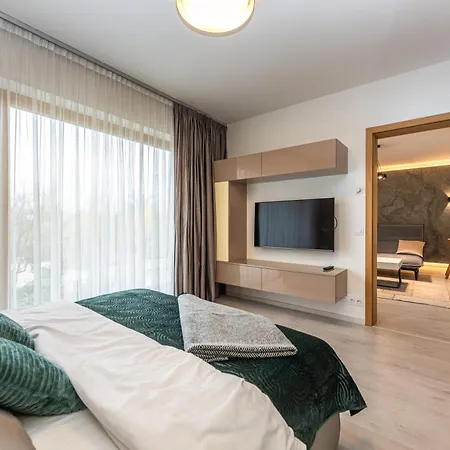 Wishlist Residences - Karlin Free Parking