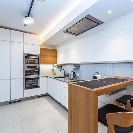 Wishlist Residences - Karlin Free Parking דירה