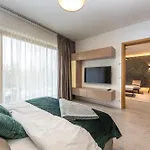 Wishlist Residences - Karlin Free Parking