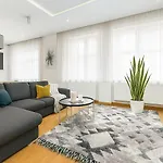 Wishlist Residences - Karlin Free Parking 公寓