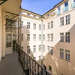 公寓 Wishlist Residences - Karlin Free Parking